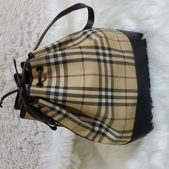 💯 Authentic Burberry Handbag 🍀 - Picture 3 of 14
